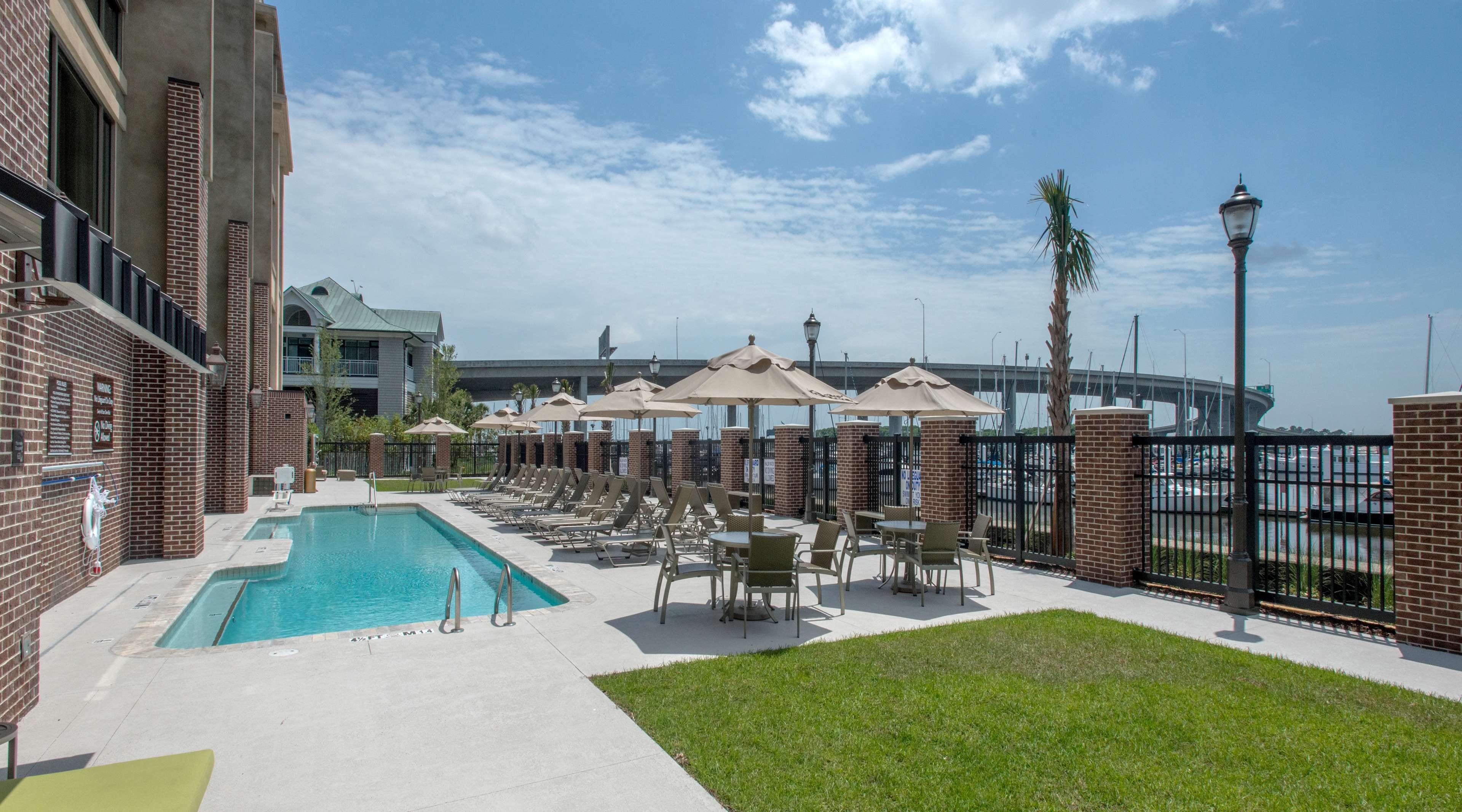 Hilton Garden Inn Charleston Waterfront/Downtown Eksteriør billede